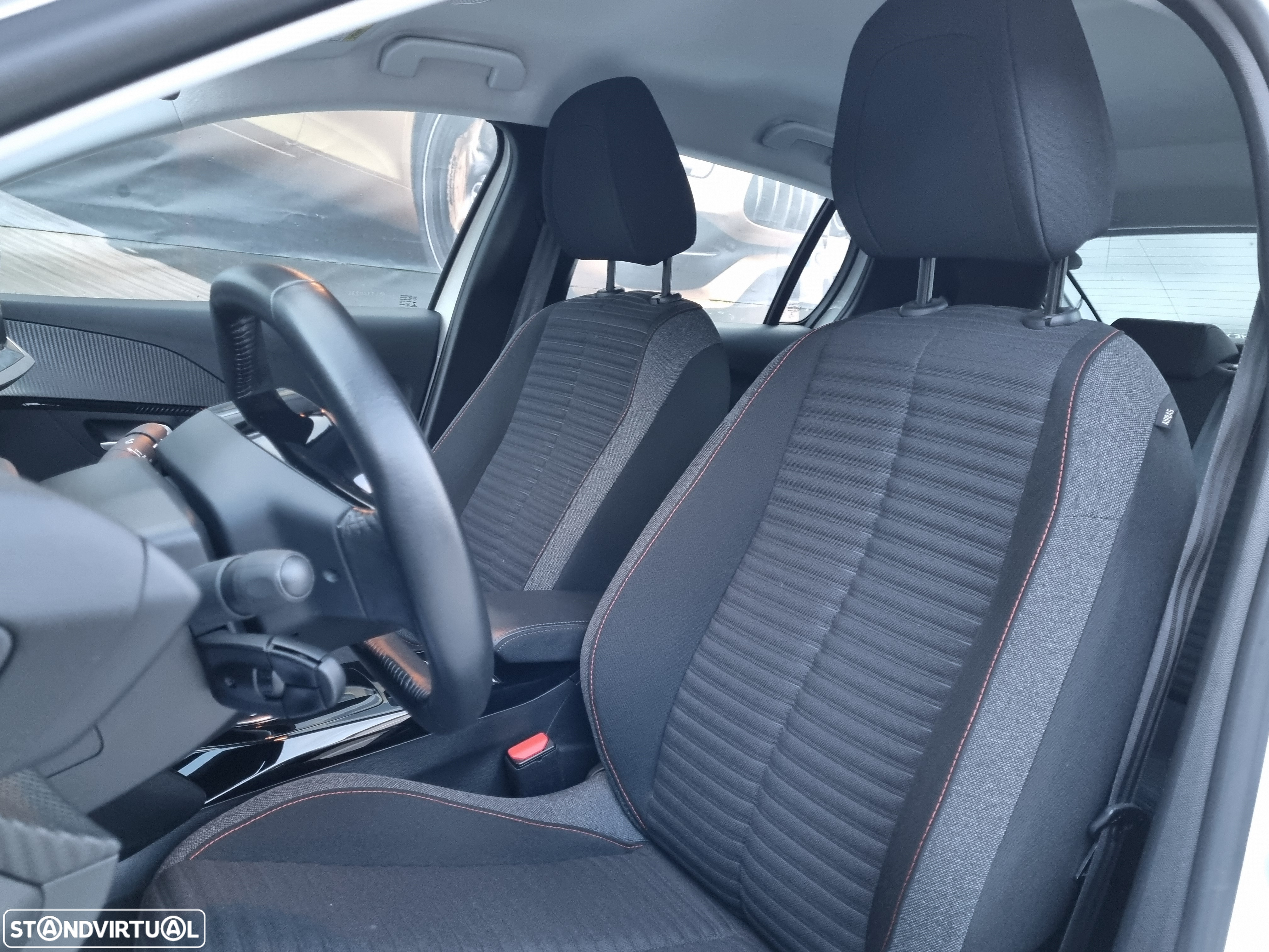 Peugeot e-208 Allure Pack - 10