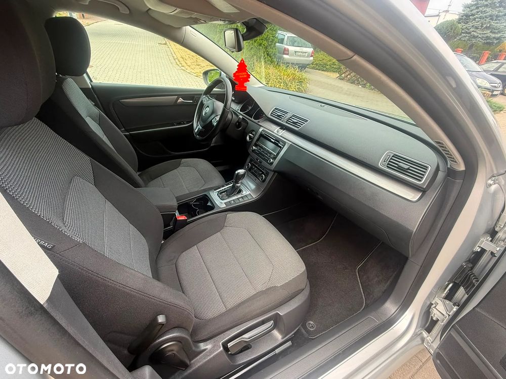 Volkswagen Passat - 11