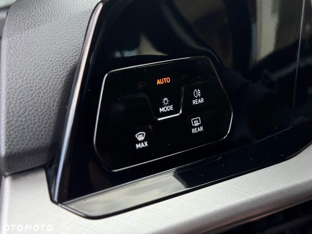 Volkswagen Golf 2.0 TDI SCR DSG Life - 8