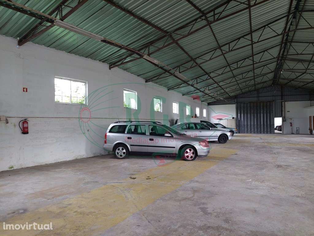 PARQUEAMENTO PARA AUTOMÓVEIS, CARAVANAS E AUTOCARAVANAS - Grande imagem: 4/6