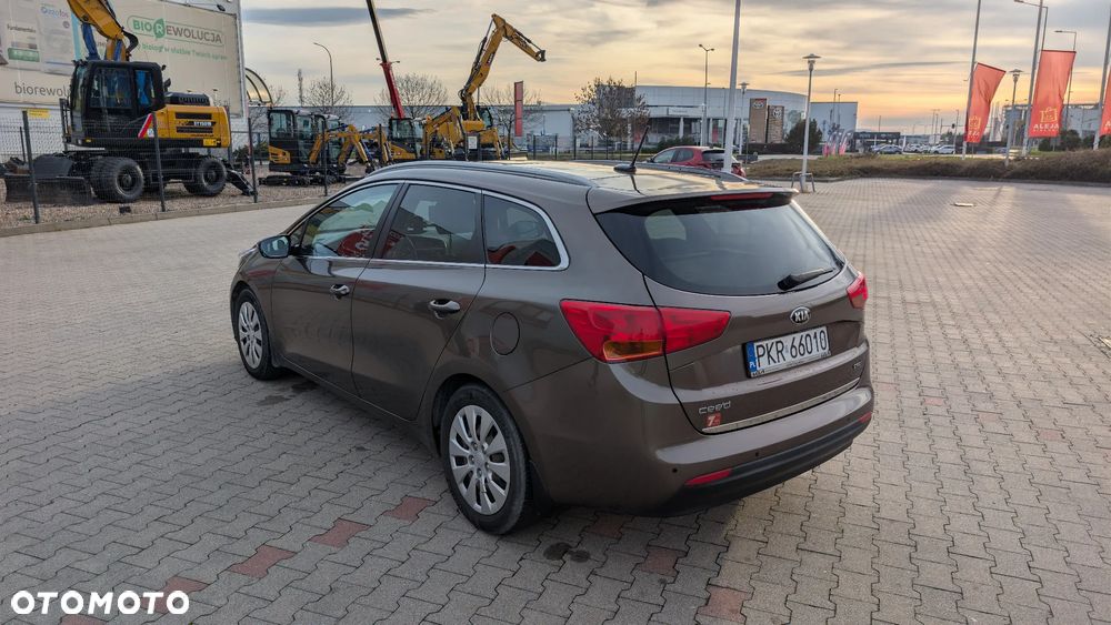 Kia Ceed - 4