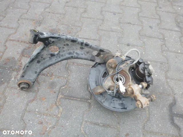 PIASTA PRAWY PRZÓD PRAWA PRZEDNIA TOYOTA YARIS II 1.3 ABS 05- - 4