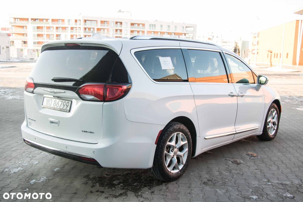 Chrysler Pacifica - 4