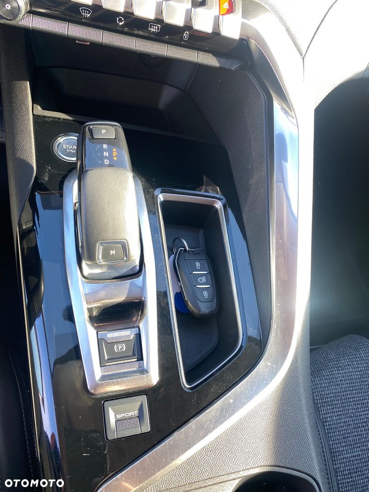 Peugeot 3008 PureTech 130 Stop & Start GPF EAT8 Allure Business-Paket - 10