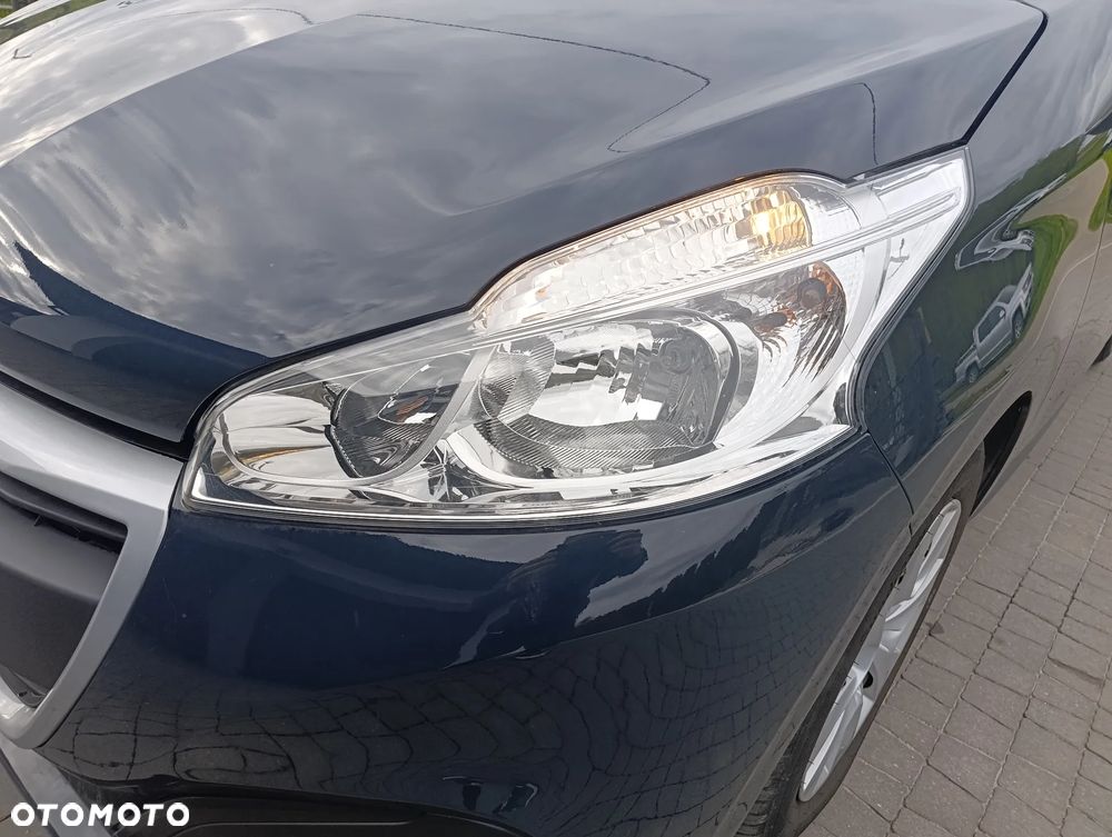 Peugeot 208 - 33