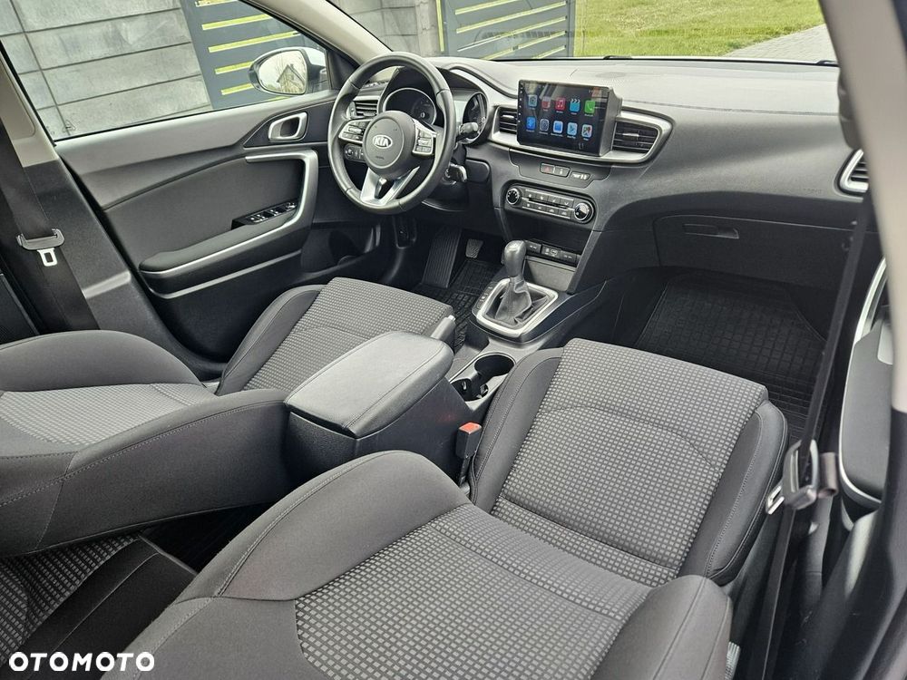 Kia Ceed - 10