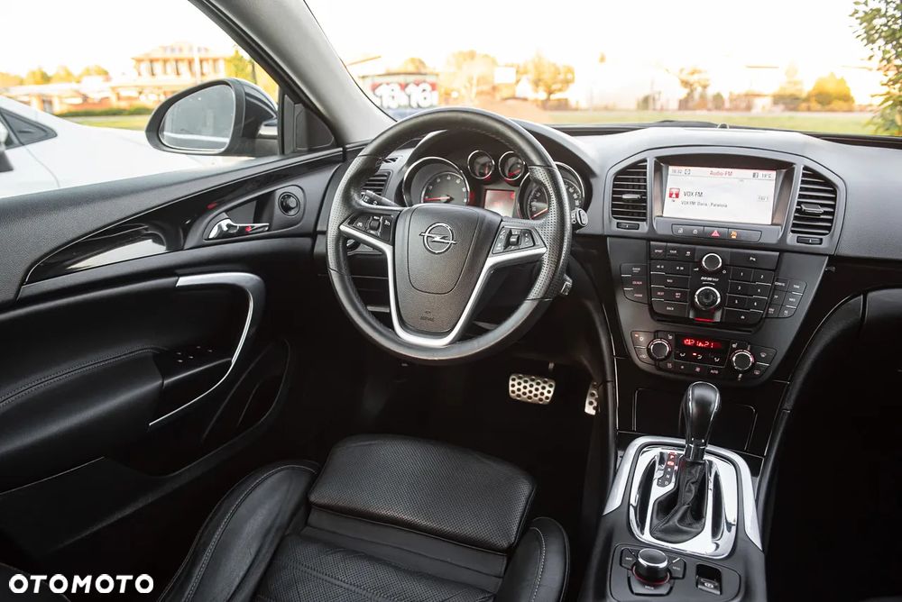 Opel Insignia 2.0 Turbo Sports Tourer 4x4 Automatik Cosmo - 26