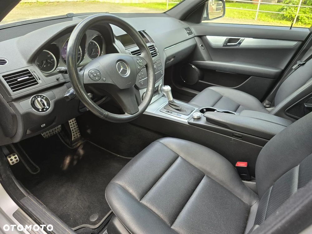 Mercedes-Benz Klasa C 300 4Matic 7G-TRONIC - 21