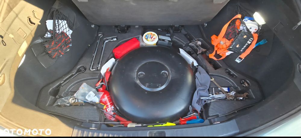 Toyota Prius Hybrid Comfort - 13