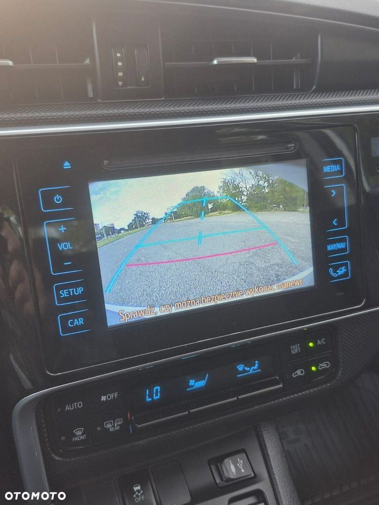 Toyota Auris - 13