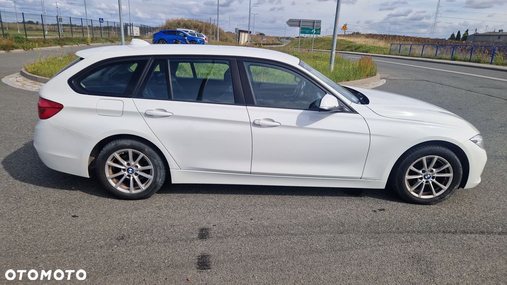BMW Seria 3 318i - 5