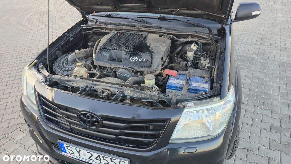Toyota Hilux 2.5 D-4D SR - 9