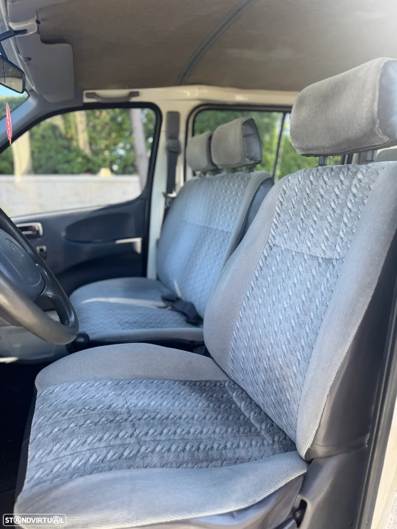 Toyota HiAce 2.4 D LXH12LB - 11