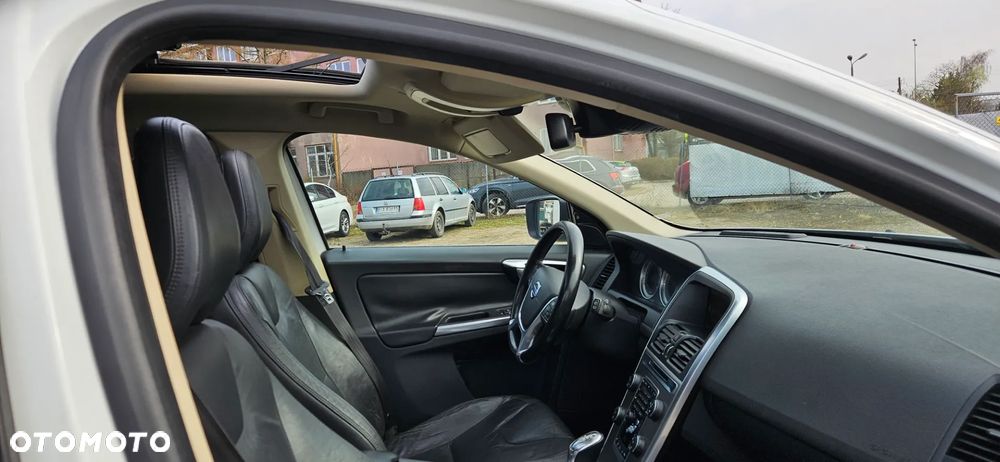 Volvo XC 60 D5 AWD Geartronic Summum - 28