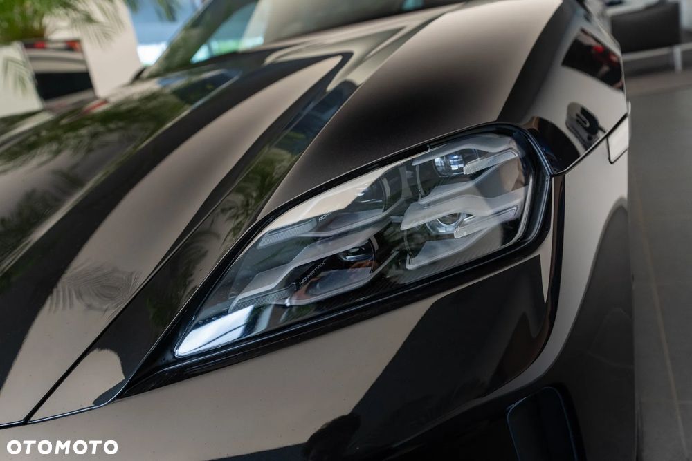 Porsche Taycan 105kWh 4S Black Edition - 34