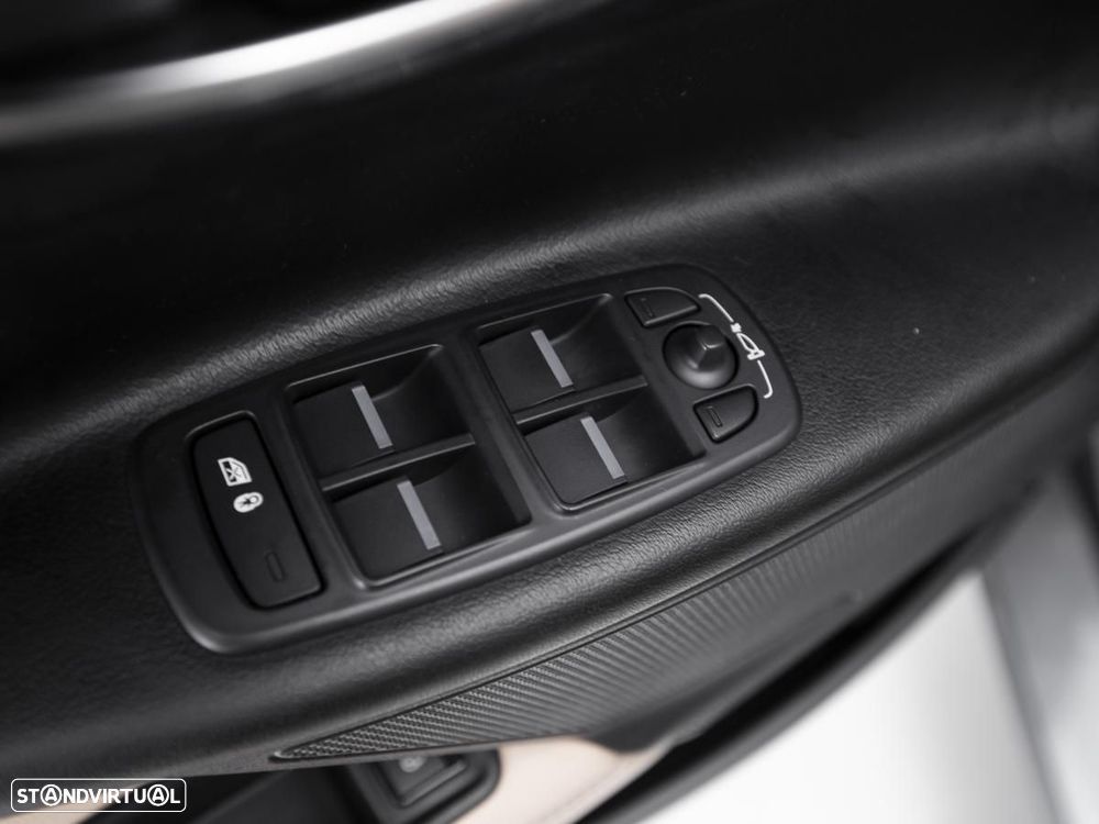 Jaguar XE - 18