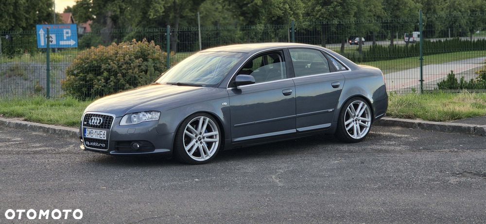 Audi A4 Limousine - 1