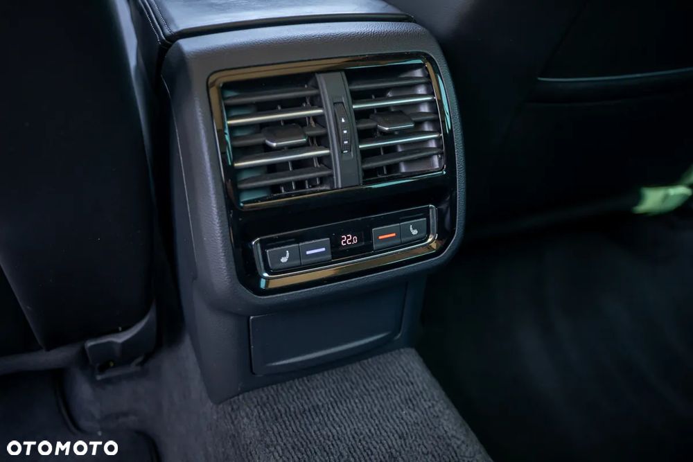 Volkswagen Passat 2.0 TDI SCR 4Motion DDG Highline - 36