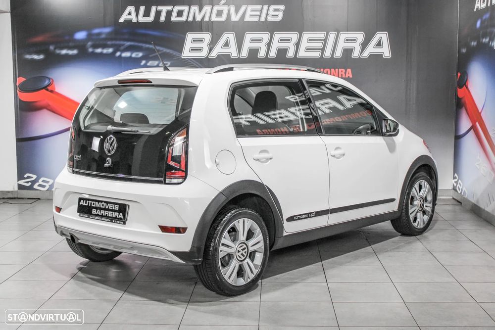 VW Cross Up! 1.0 - 6