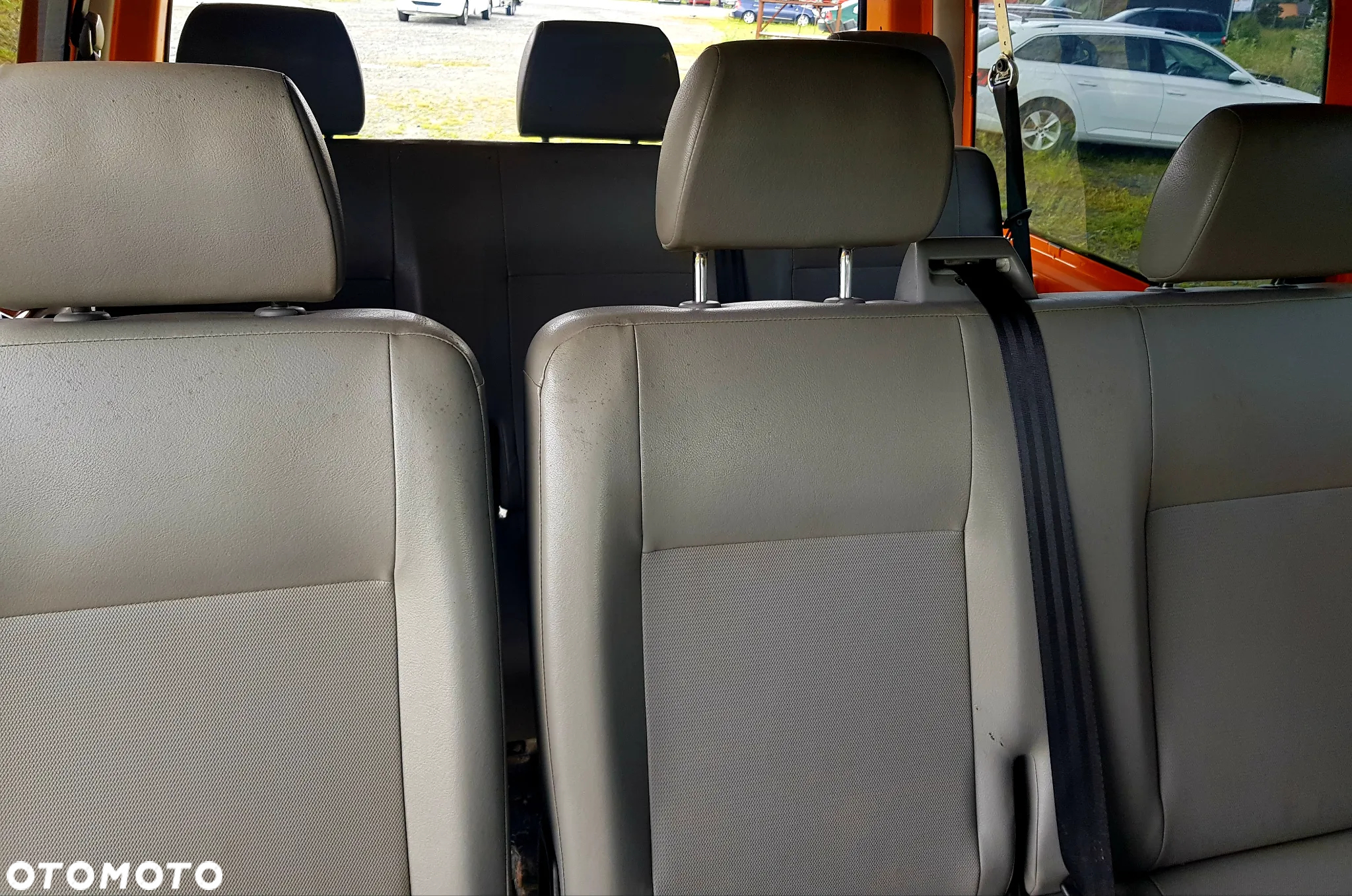Volkswagen Caravelle - 10