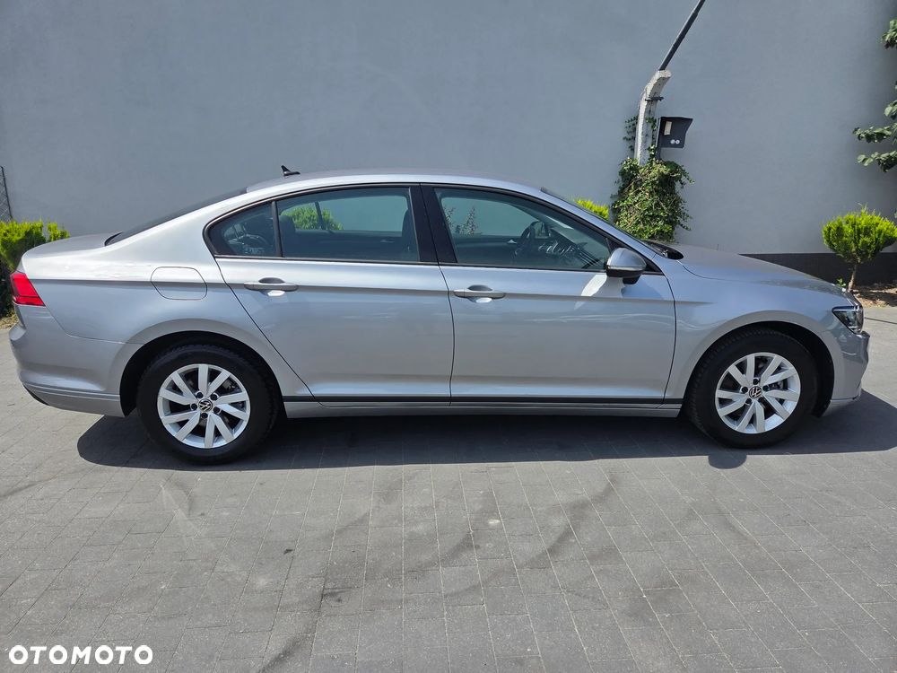 Volkswagen Passat - 11