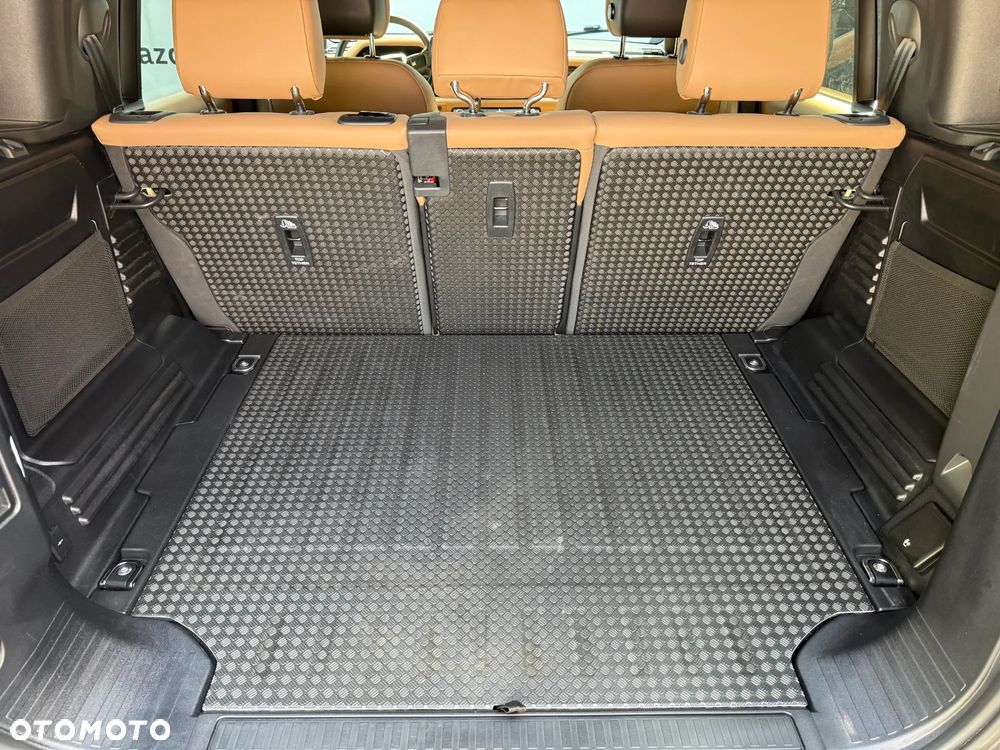 Land Rover Defender 3.0 D250 mHEV X-Dynamic HSE - 19
