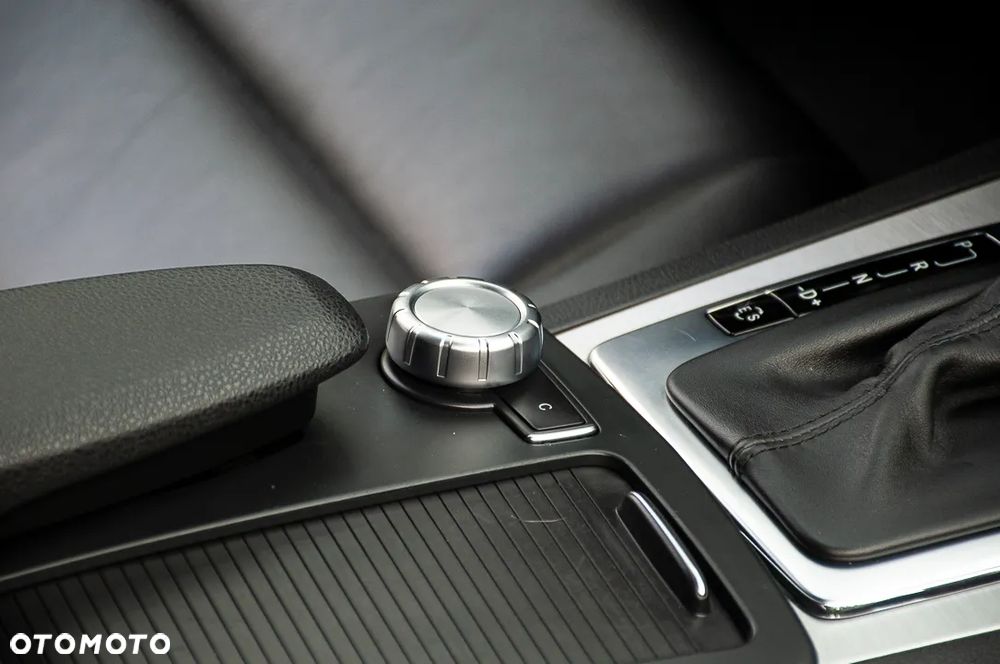 Mercedes-Benz Klasa C 250 CGI BlueEff Avantgarde - 21