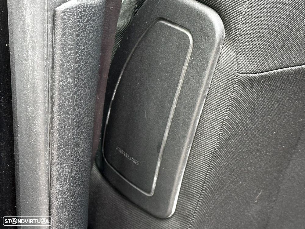 Peugeot 207 1.4 16V Active - 32