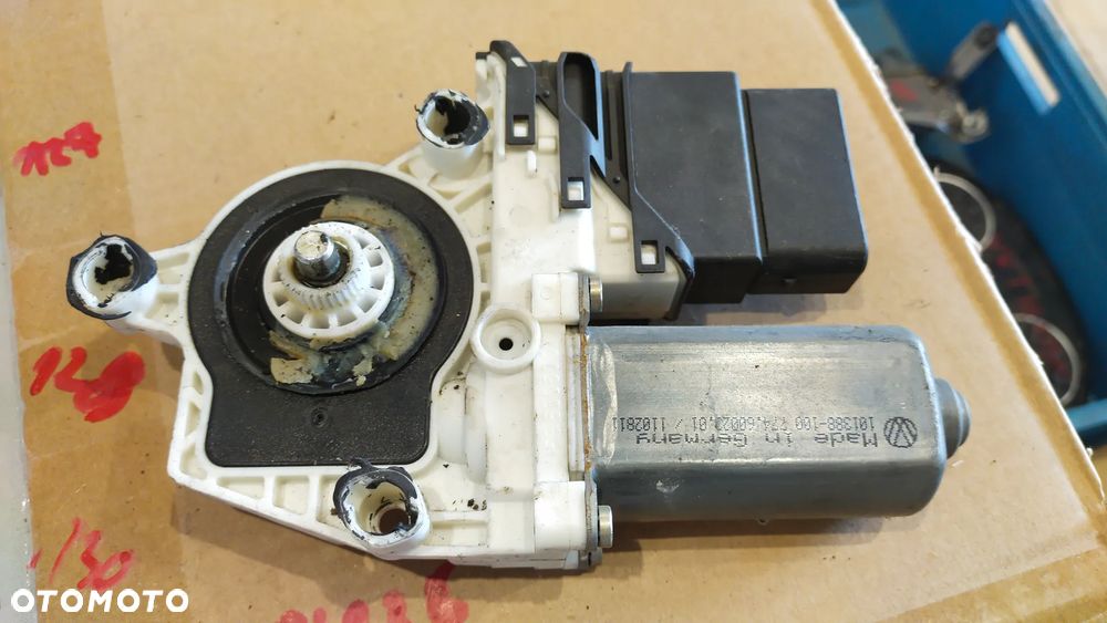 Silniczek szyby Golf 4GOLF 4 AGT 1J4 839 730 C - 2