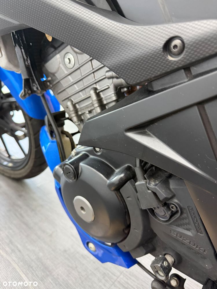 Suzuki GSX - 22