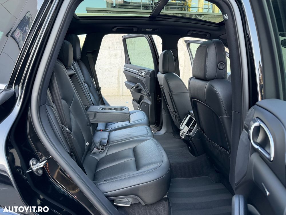 Porsche Cayenne Platinum Edition - 15