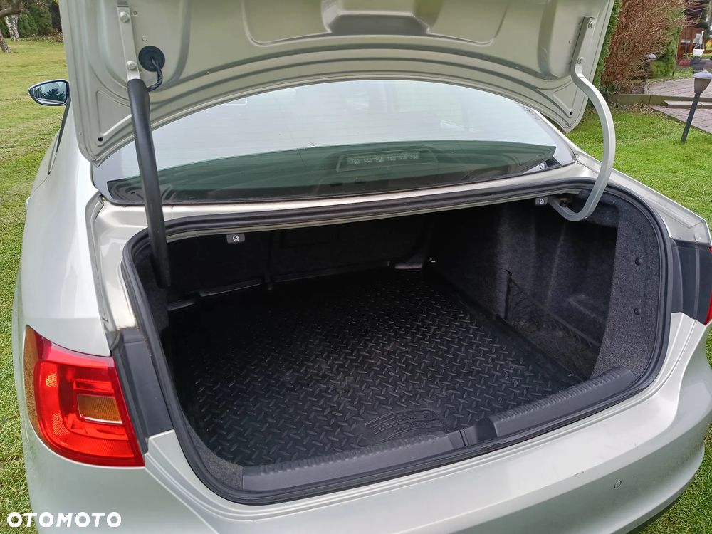 Volkswagen Jetta 1.6 TDI Blue Motion Technology Comfortline - 13