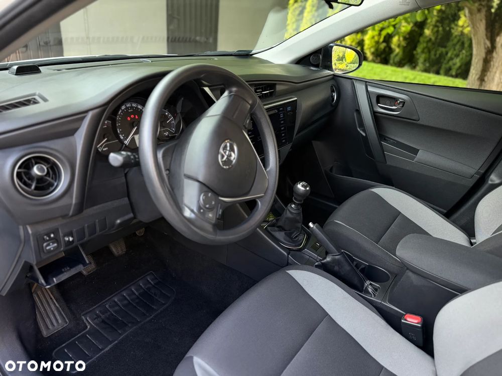 Toyota Auris - 14
