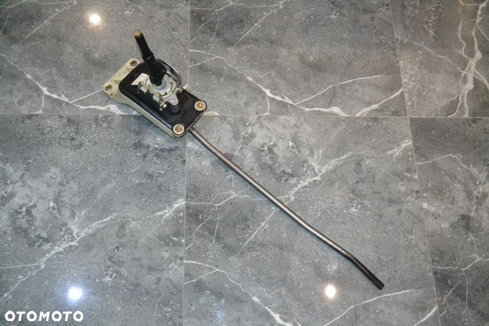 VW GOLF IV BORA WYBIERAK LEWAREK DŹWIGNIA ZMIANY BIEGÓW 1J0711061A - 1