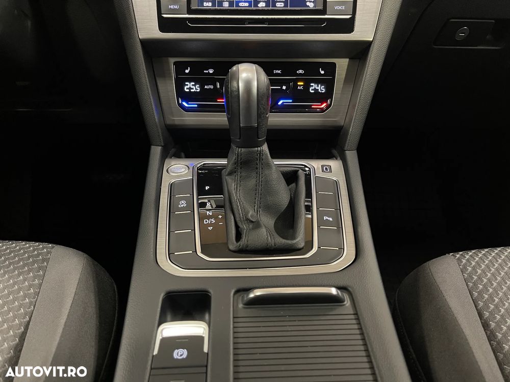 Volkswagen Passat 1.5 TSI ACT DSG Comfortline - 20