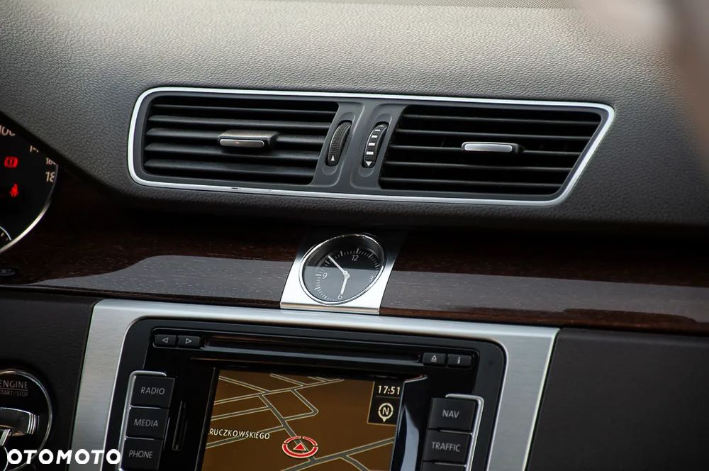Volkswagen Passat 1.8 TSI Exclusive - 27