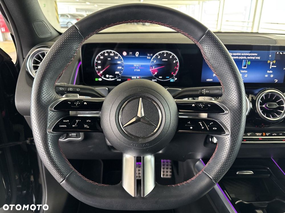 Mercedes-Benz GLB 200 4-Matic AMG Line 8G-DCT - 12