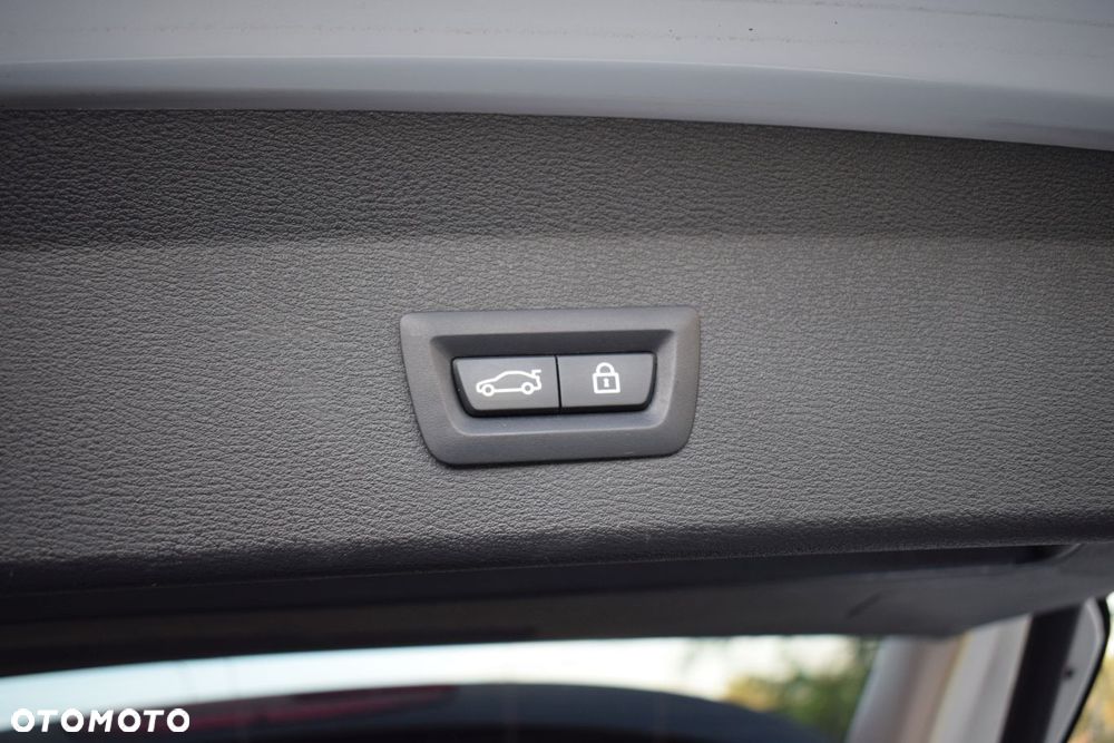 BMW X1 xDrive18d - 12