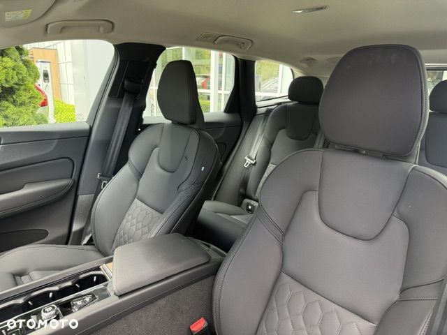 Volvo XC 60 B5 B AWD Plus Dark - 23