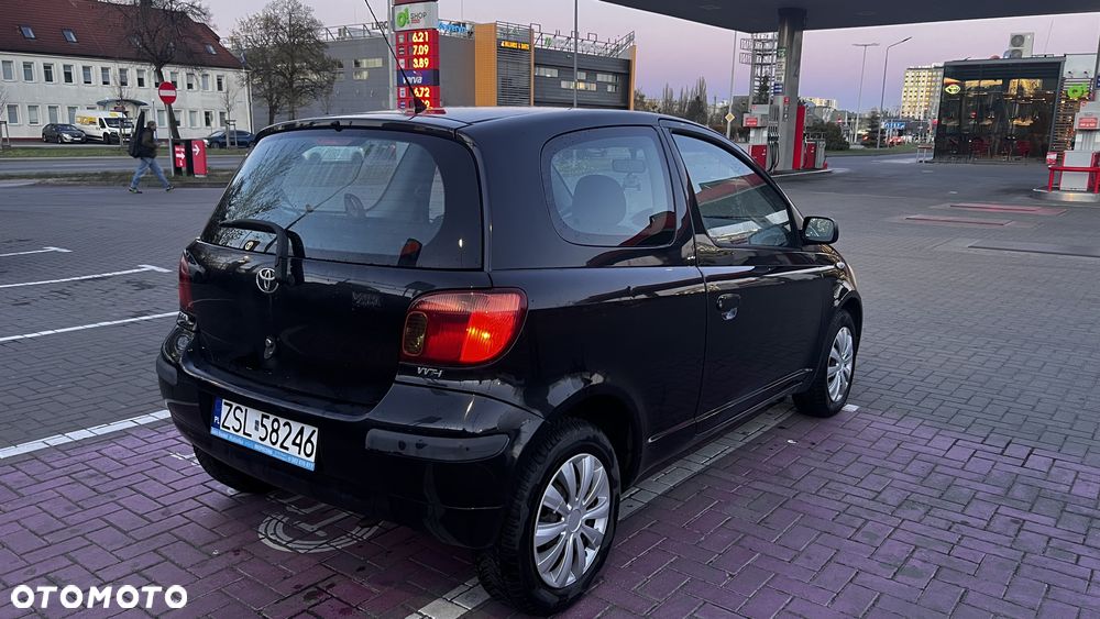 Toyota Yaris 1.0 - 5
