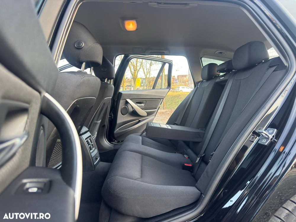 BMW Seria 3 320d Aut. - 27