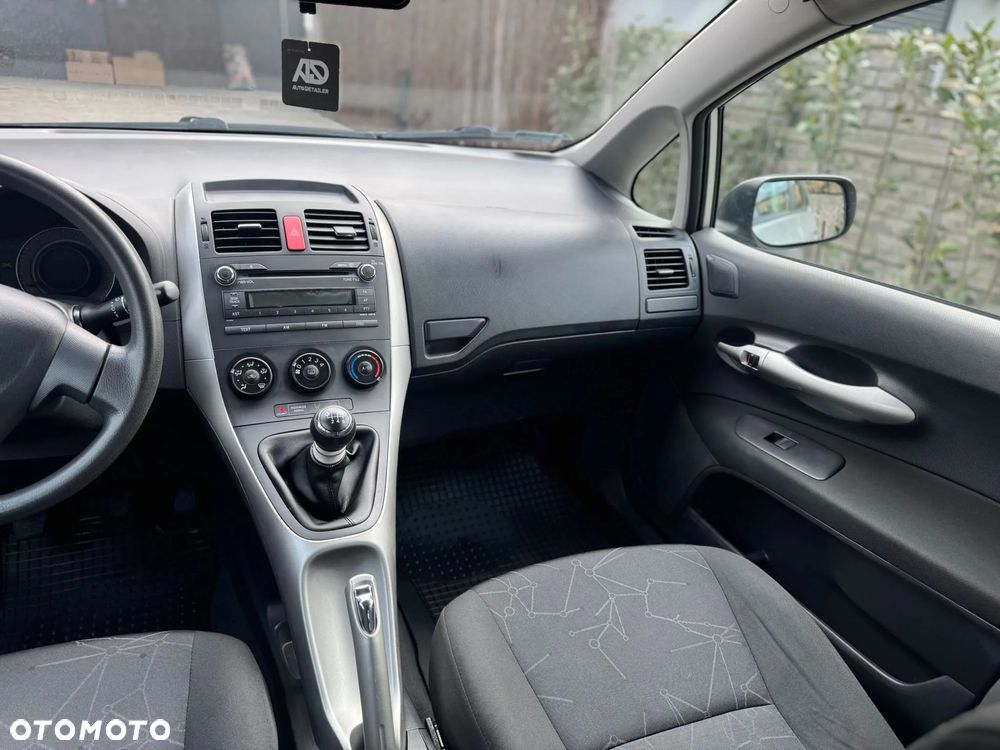 Toyota Auris 1.33 VVT-i - 8