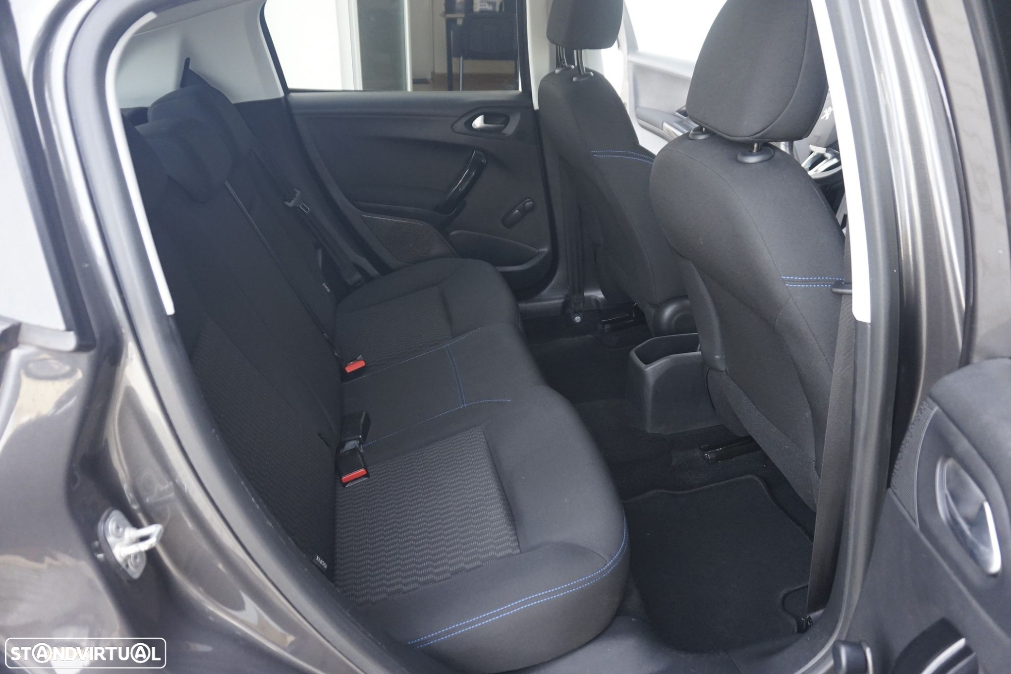 Peugeot 208 1.2 PureTech Signature - 8