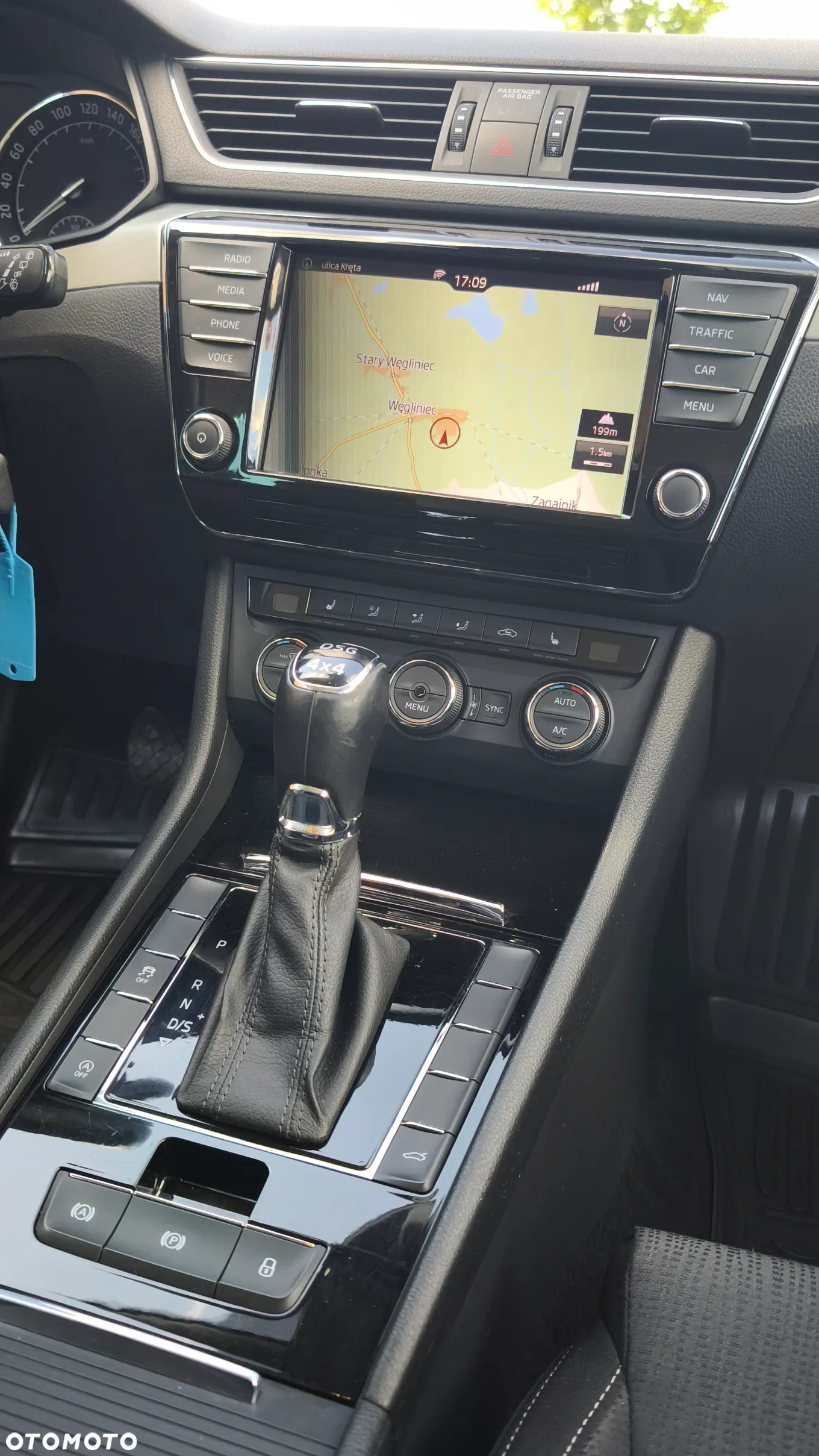 Skoda Superb 2.0 TDI 4x4 DSG Ambition - 27
