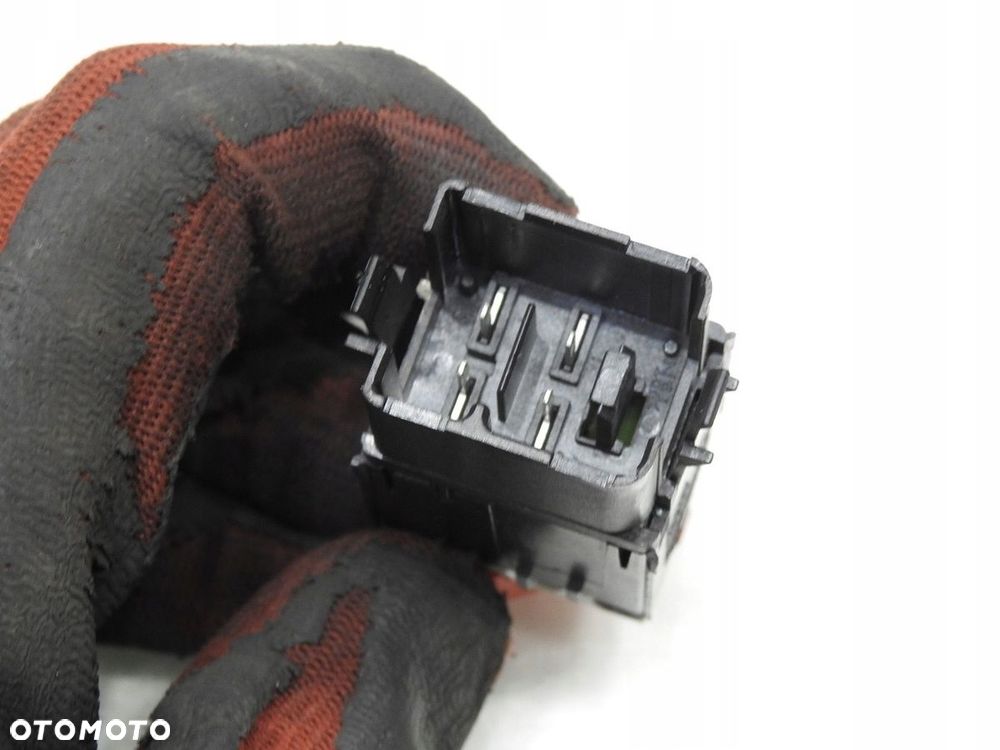 PRZYCISK ŚWIATEŁ AWARYJNYCH VW TOURAN I LIFT - 4