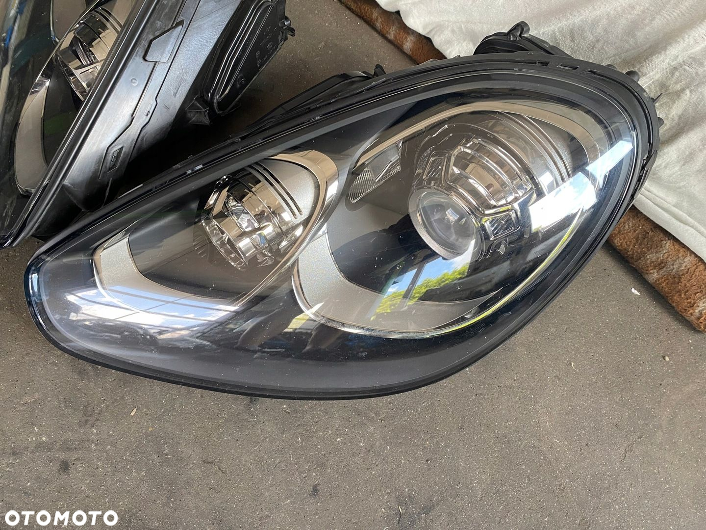 PORSCHE CAYENNE 7P5 GTS LIFT LAMPY XENON KOMPLET - 3