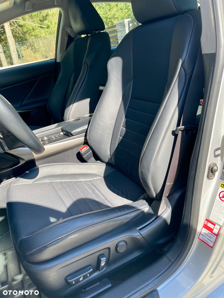 Lexus IS 300h Elegance - 11