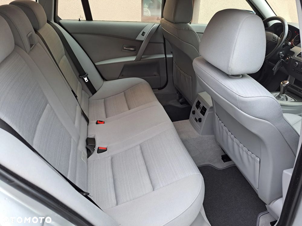 BMW Seria 5 523i Touring - 15