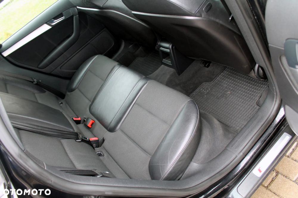 Audi A3 Sportback 2.0 TDI DPF quattro S line Sportpaket plus - 13
