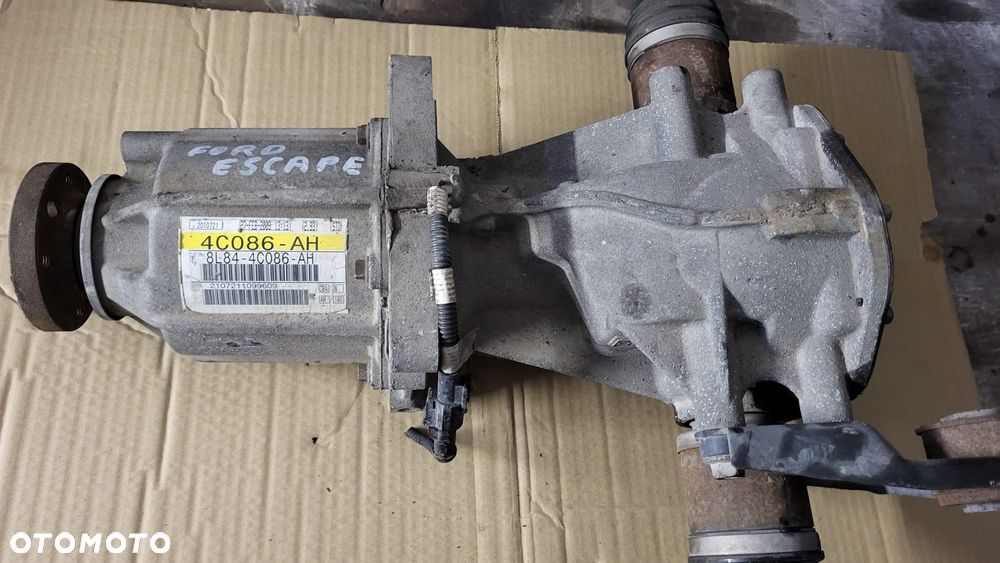 Ford escape  maveric 2.5 benzyna most tył 4C086-AH